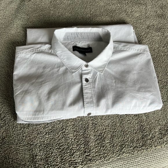 Men’s Calvin Klein size L, light grey button-up shirt NWOT - Picture 7 of 9